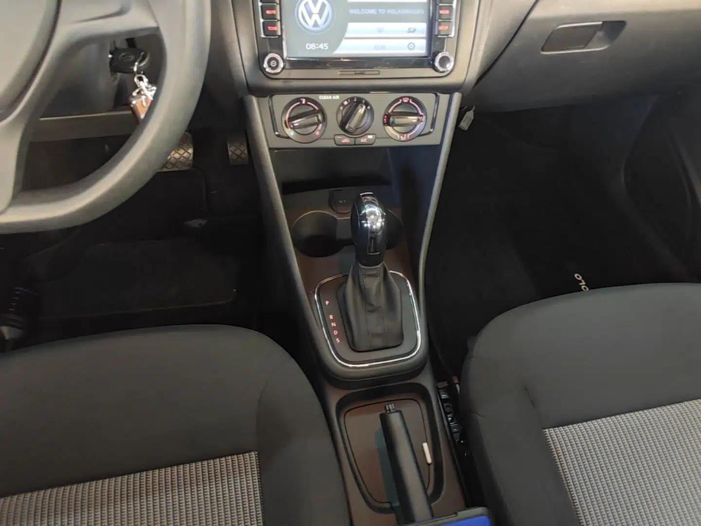 Volkswagen Polo 2016 1.4L Automatic Trendy Model — миниатюра 16