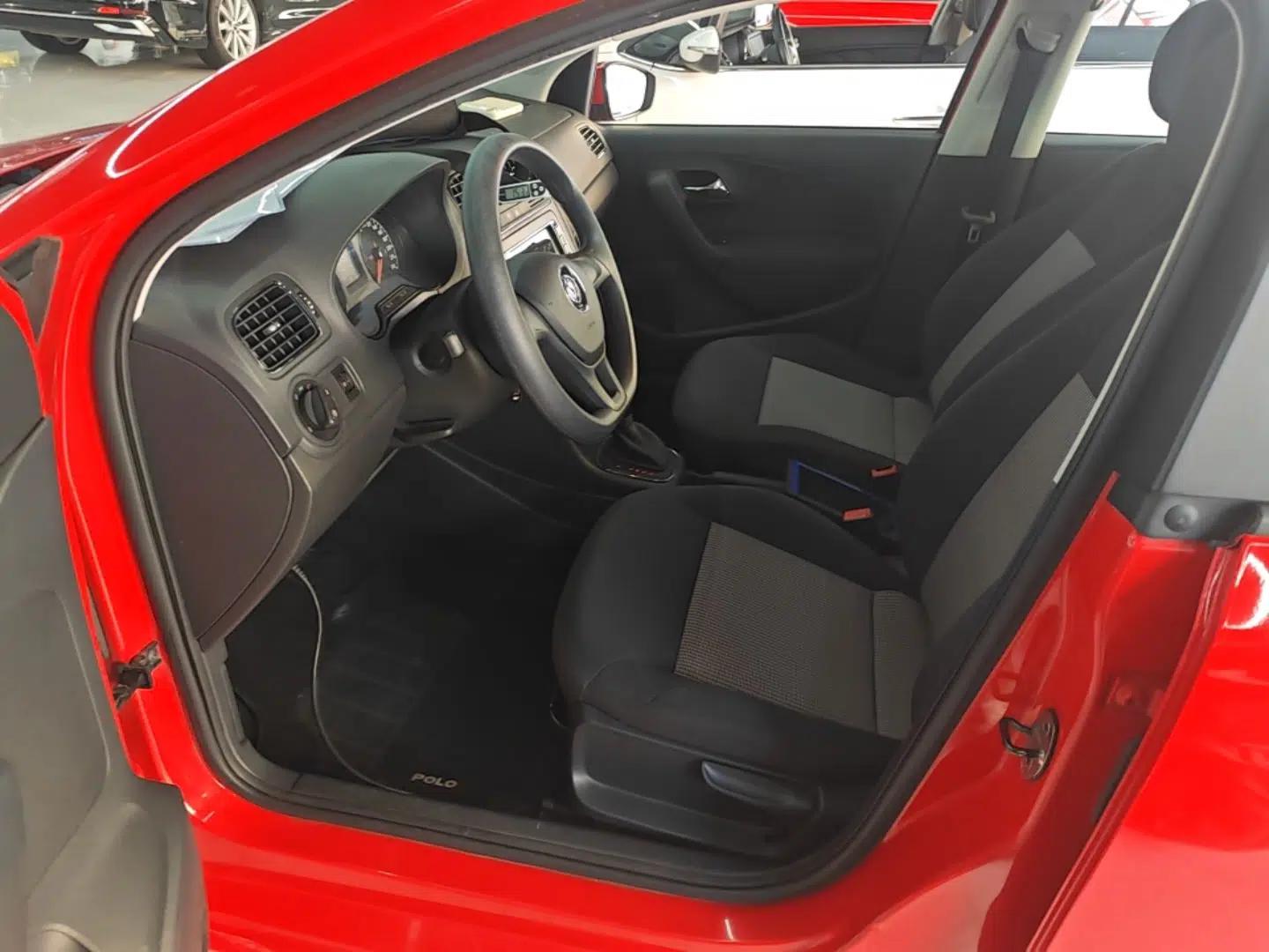 Volkswagen Polo 2016 1.4L Automatic Trendy Model — миниатюра 17