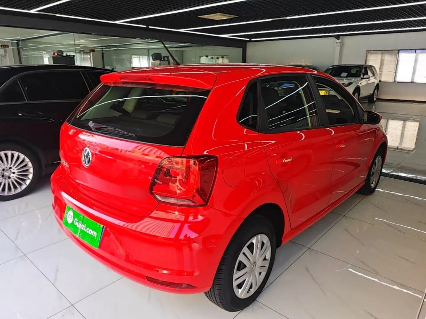 Volkswagen Polo 2016 1.4L Automatic Trendy Model — миниатюра 6