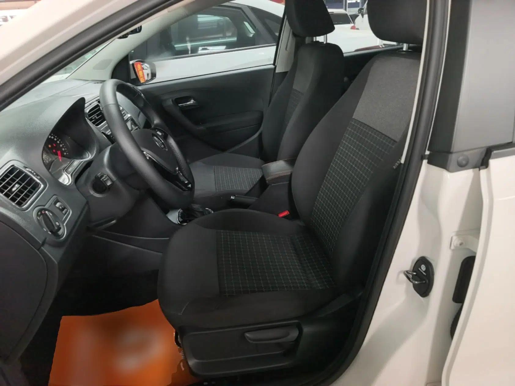 Volkswagen Polo 2016 1.6L Automatic Comfort Model — миниатюра 22