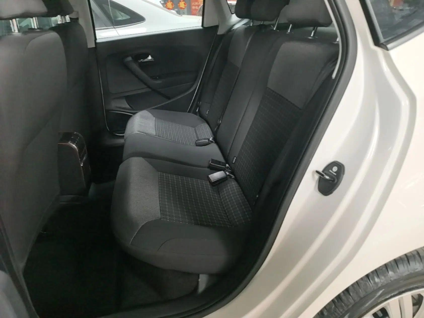 Volkswagen Polo 2016 1.6L Automatic Comfort Model — миниатюра 25