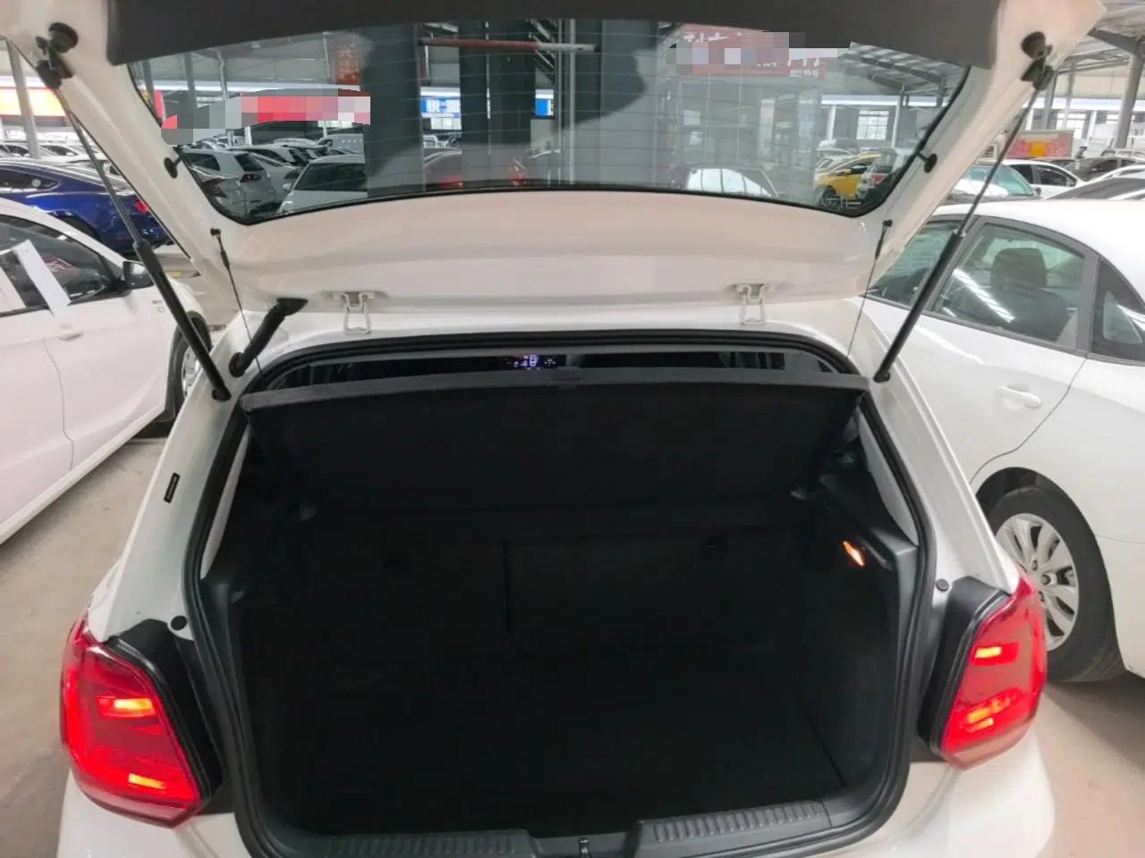 Volkswagen Polo 2016 1.6L Automatic Comfort Model — миниатюра 27