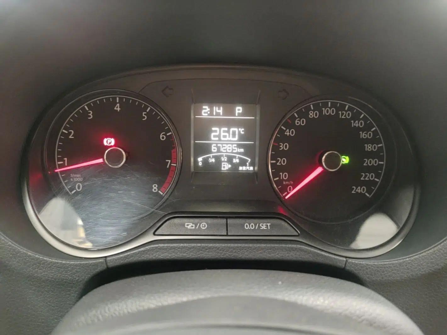 Volkswagen Polo 2016 1.4L Automatic Trendy Model — миниатюра 14