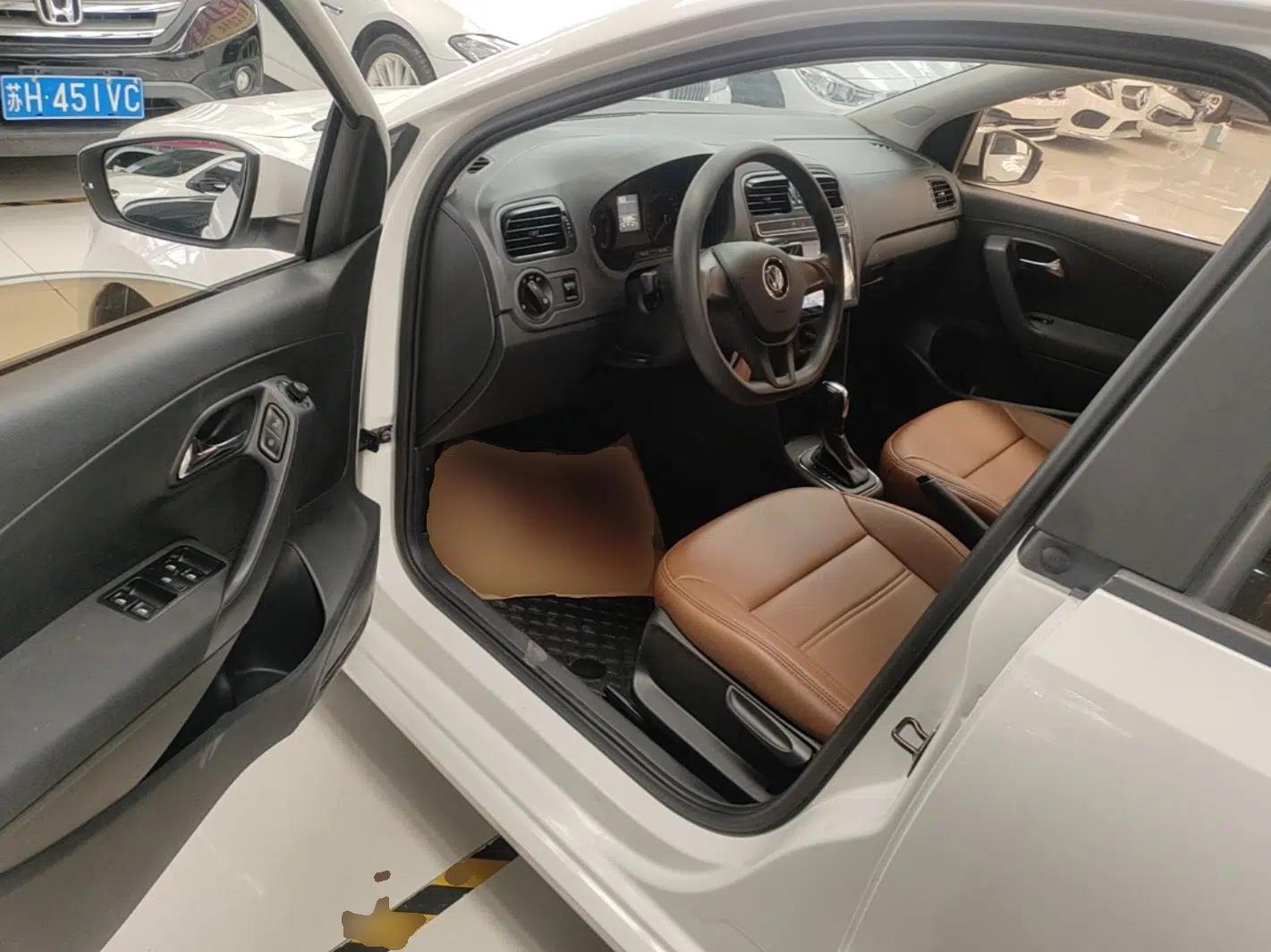 Volkswagen Polo 2016 1.4L Automatic Trendy Model — миниатюра 18