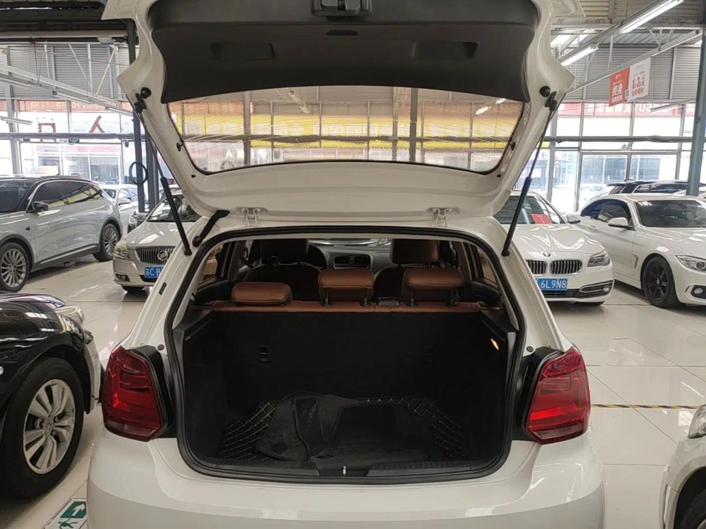 Volkswagen Polo 2016 1.4L Automatic Trendy Model — миниатюра 22