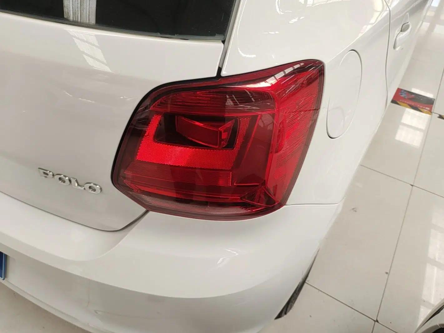 Volkswagen Polo 2016 1.4L Automatic Trendy Model — миниатюра 9