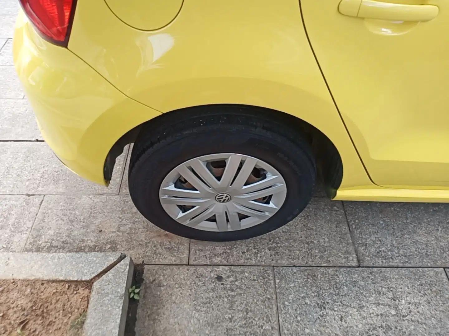 Volkswagen Polo 2016 1.4L Automatic Trendy Model — миниатюра 11