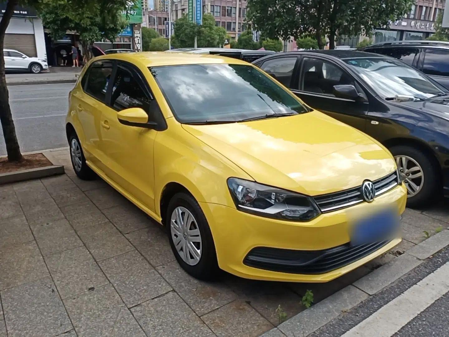 Volkswagen Polo 2016 1.4L Automatic Trendy Model — миниатюра 3