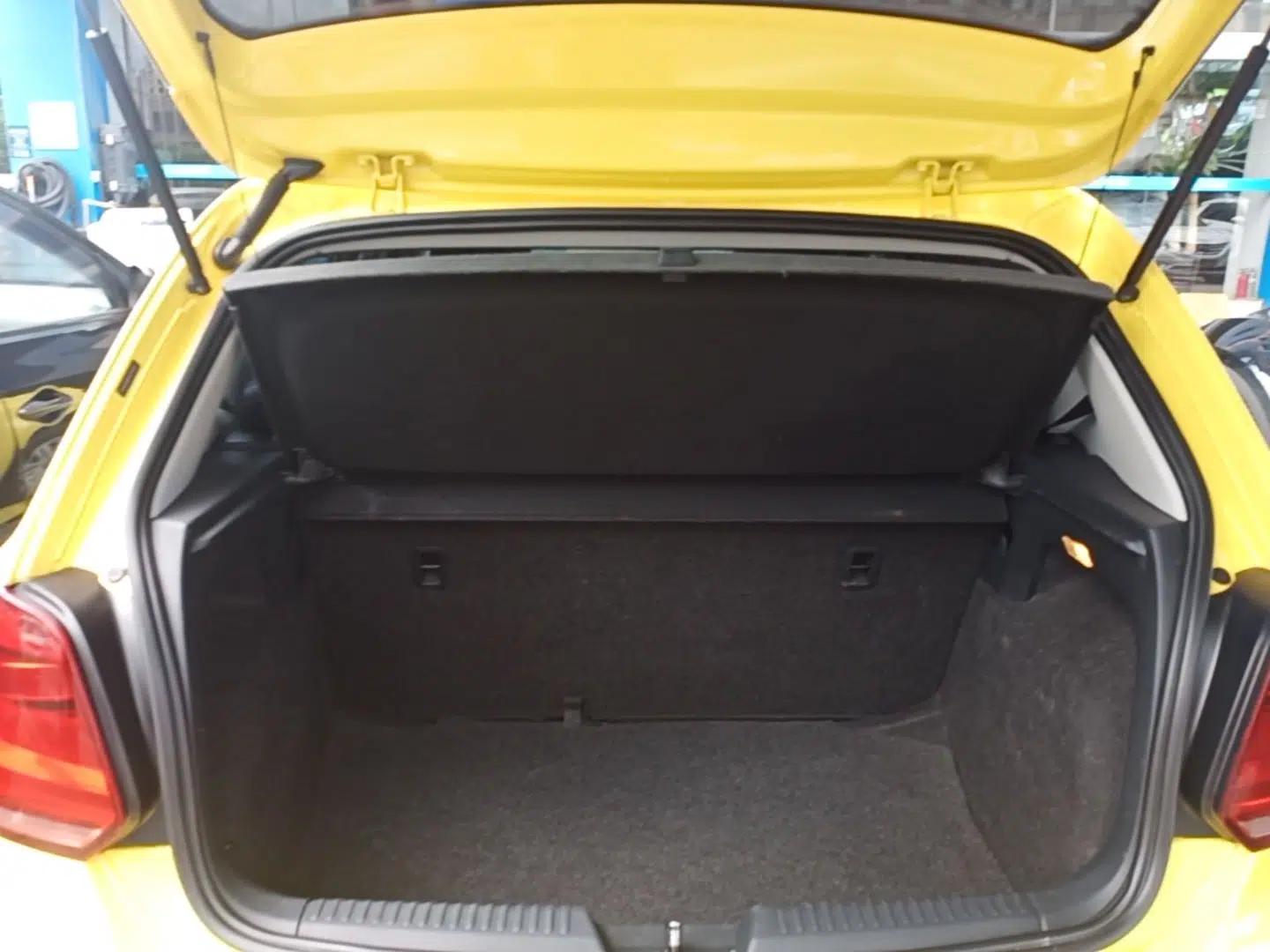 Volkswagen Polo 2016 1.4L Automatic Trendy Model — миниатюра 22