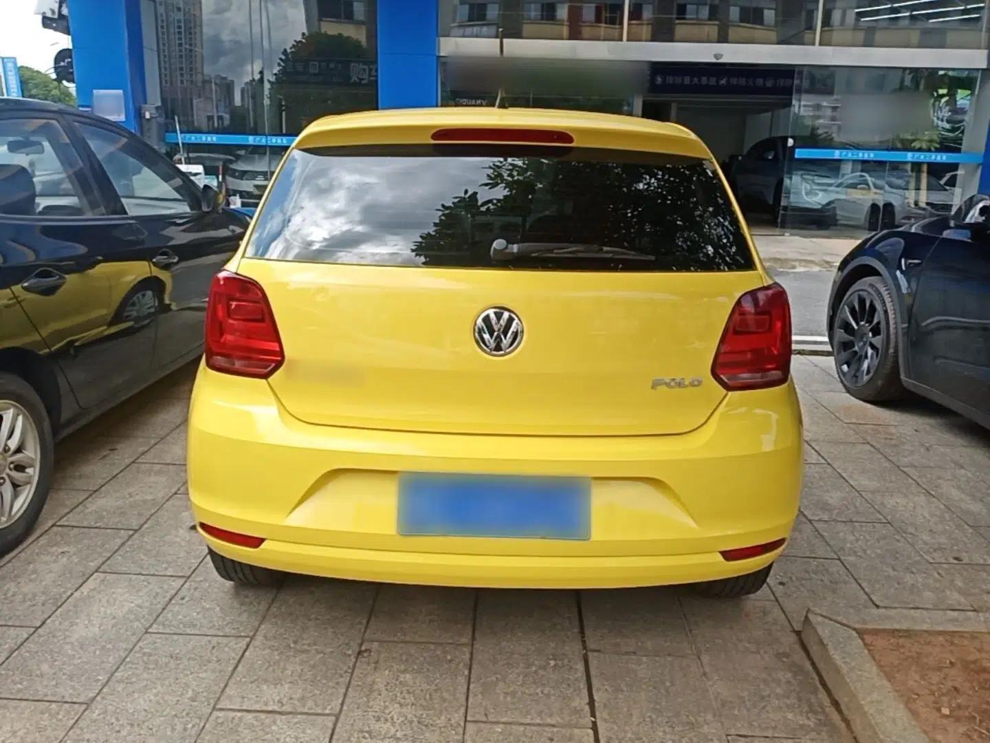 Volkswagen Polo 2016 1.4L Automatic Trendy Model — миниатюра 5