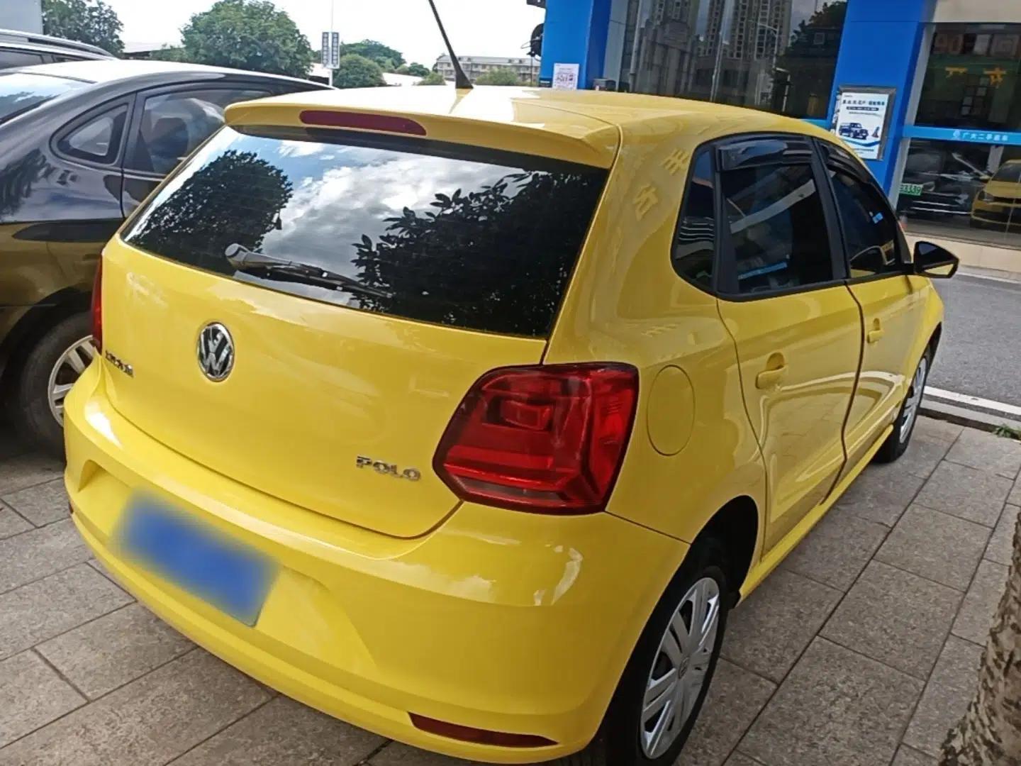 Volkswagen Polo 2016 1.4L Automatic Trendy Model — миниатюра 6