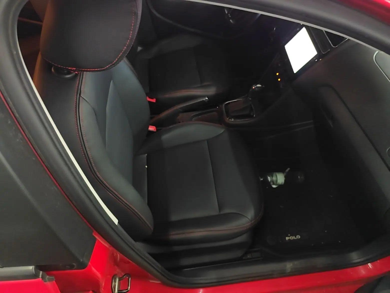 Volkswagen Polo 2016 1.6L Automatic Comfort Model — миниатюра 19