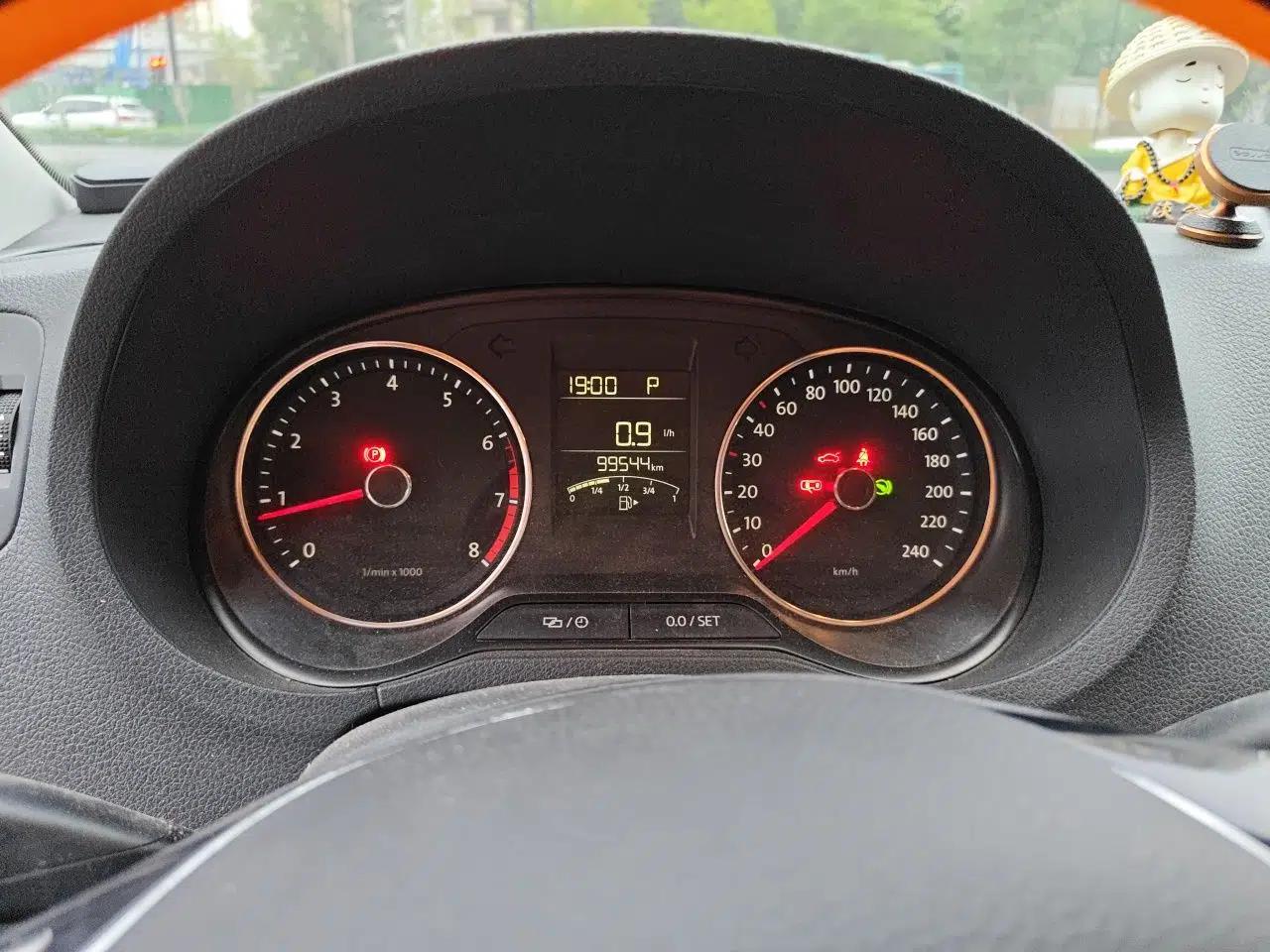 Volkswagen Polo 2014 1.6L Cross Polo Automatic — миниатюра 11