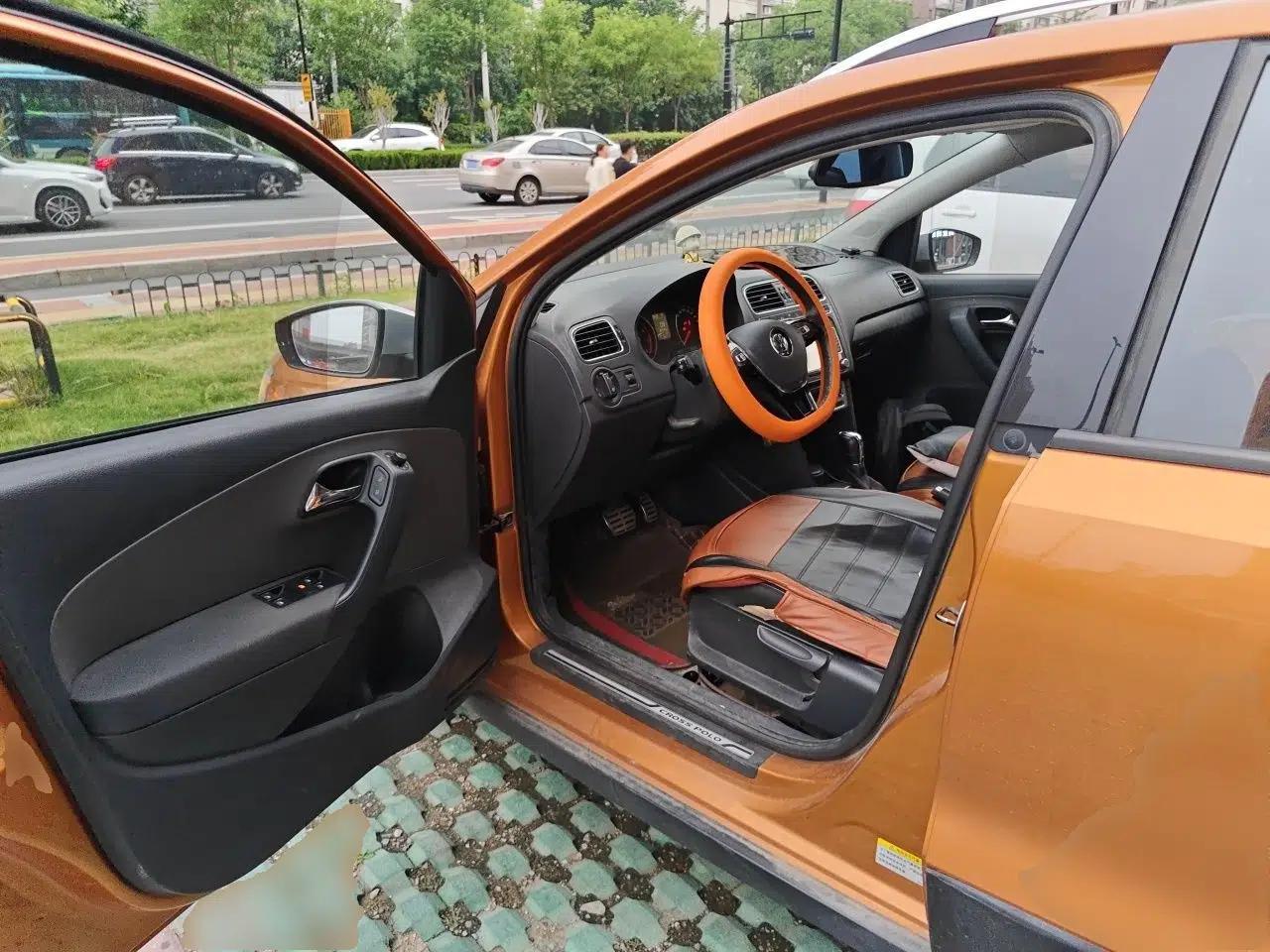 Volkswagen Polo 2014 1.6L Cross Polo Automatic — миниатюра 16