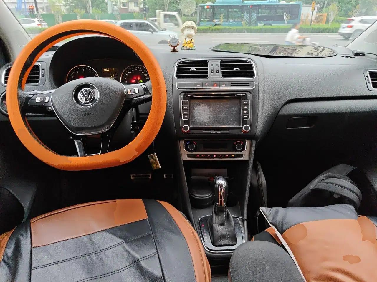 Volkswagen Polo 2014 1.6L Cross Polo Automatic — миниатюра 9