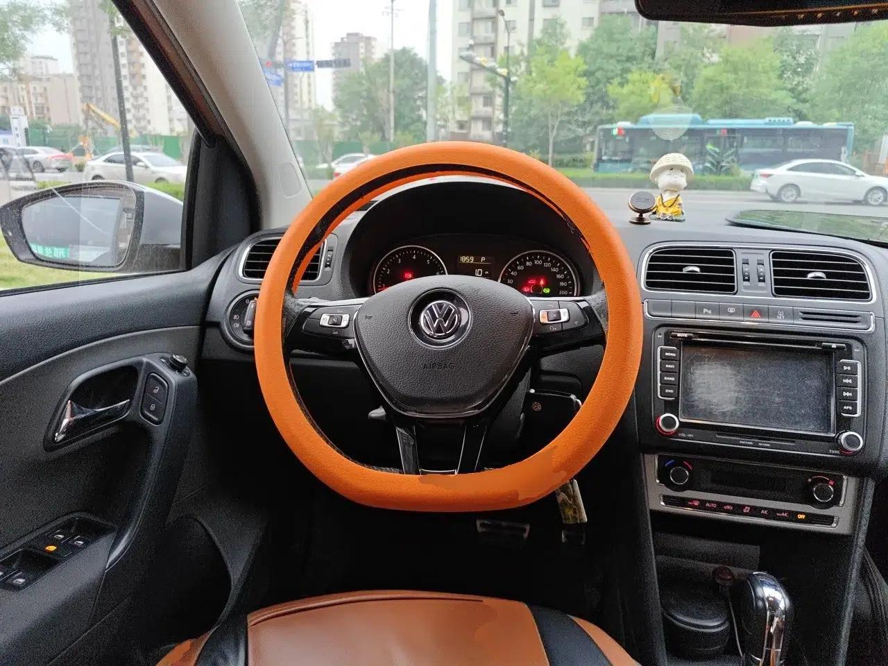 Volkswagen Polo 2014 1.6L Cross Polo Automatic — миниатюра 10