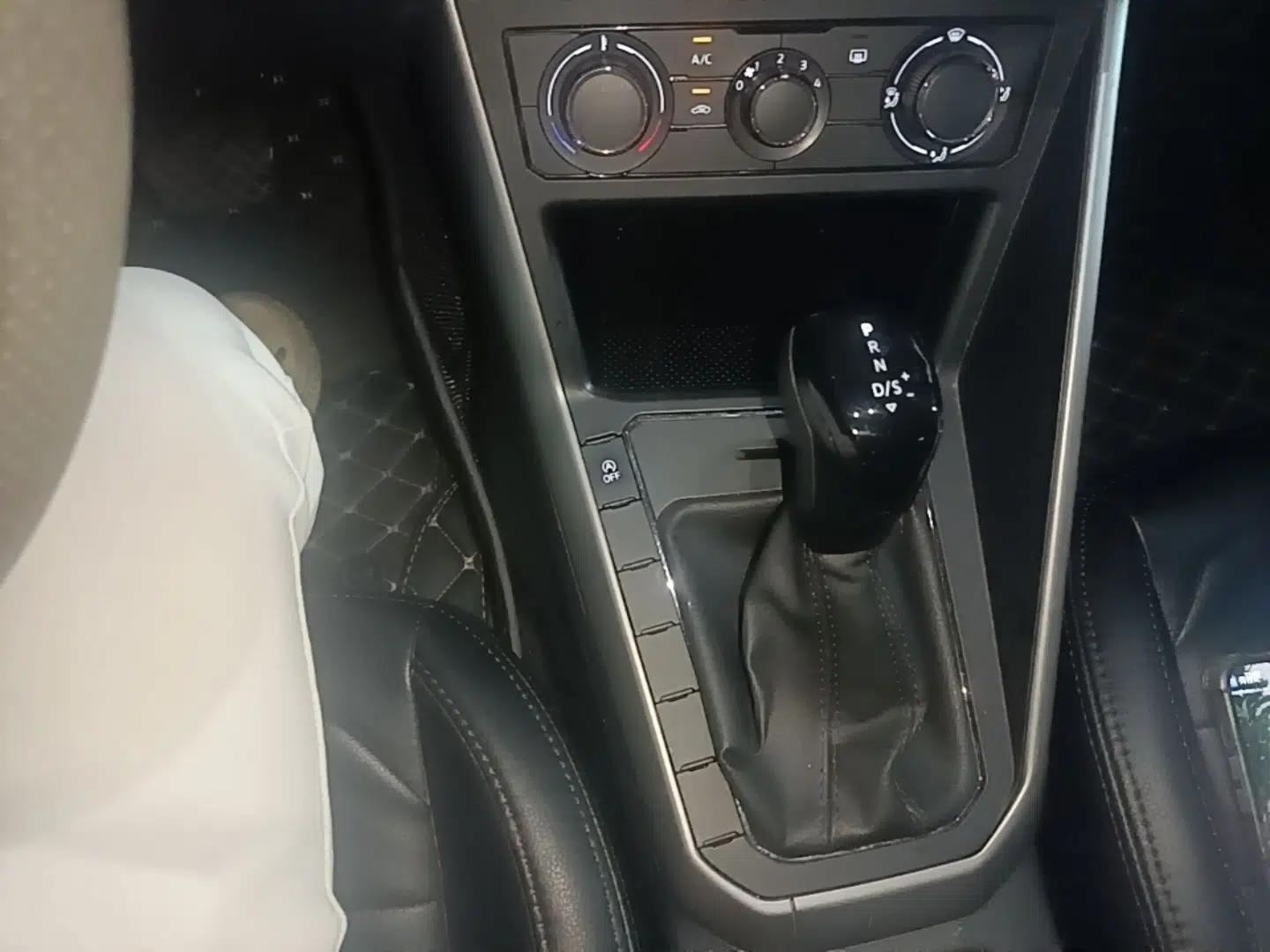 Volkswagen Polo 2019 Plus 1.5L Automatic Panoramic Enjoyment Edition — миниатюра 16