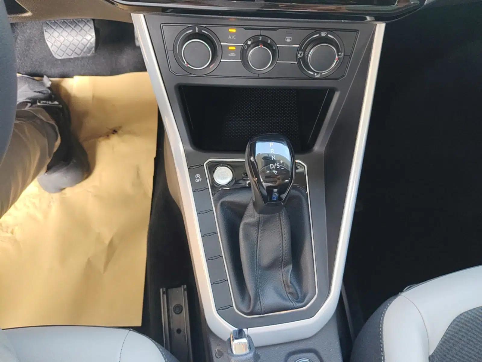 Volkswagen Polo 2021 Plus 1.5L Automatic Colorful Tech Edition — миниатюра 21