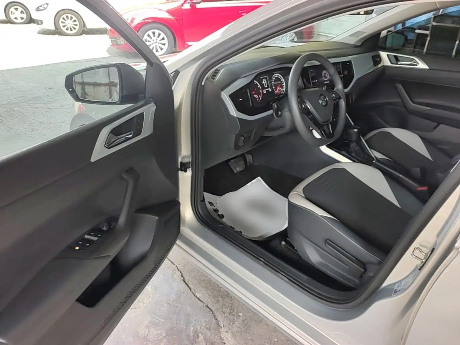 Volkswagen Polo 2019 Plus 1.5L Automatic Colorful Technology Edition — миниатюра 18