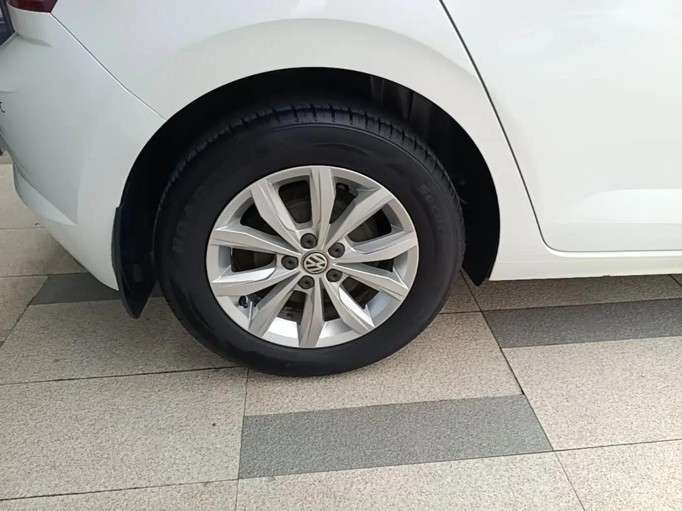 Volkswagen Polo 2019 Plus 1.5L Automatic Colorful Technology Edition — миниатюра 11