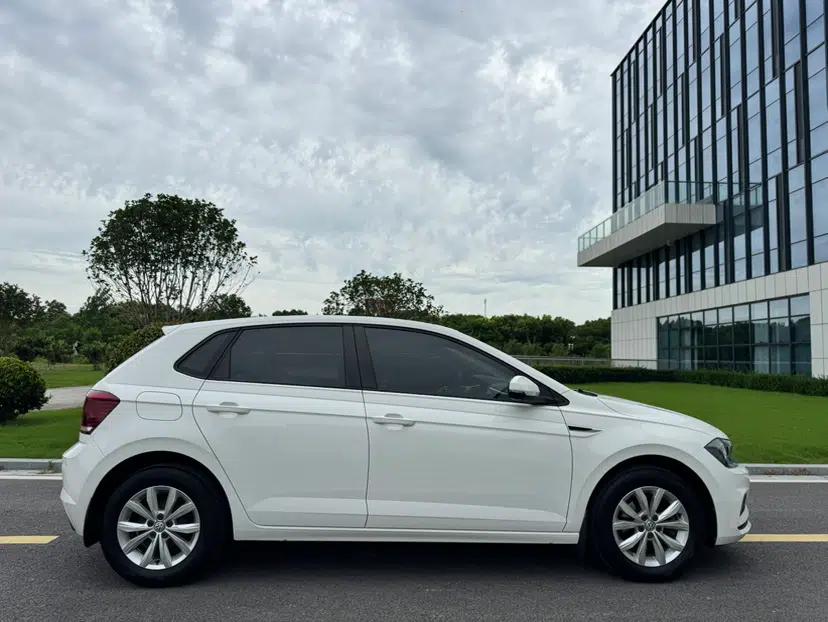 Volkswagen Polo 2019 Plus 1.5L Automatic Colorful Technology Edition — миниатюра 13