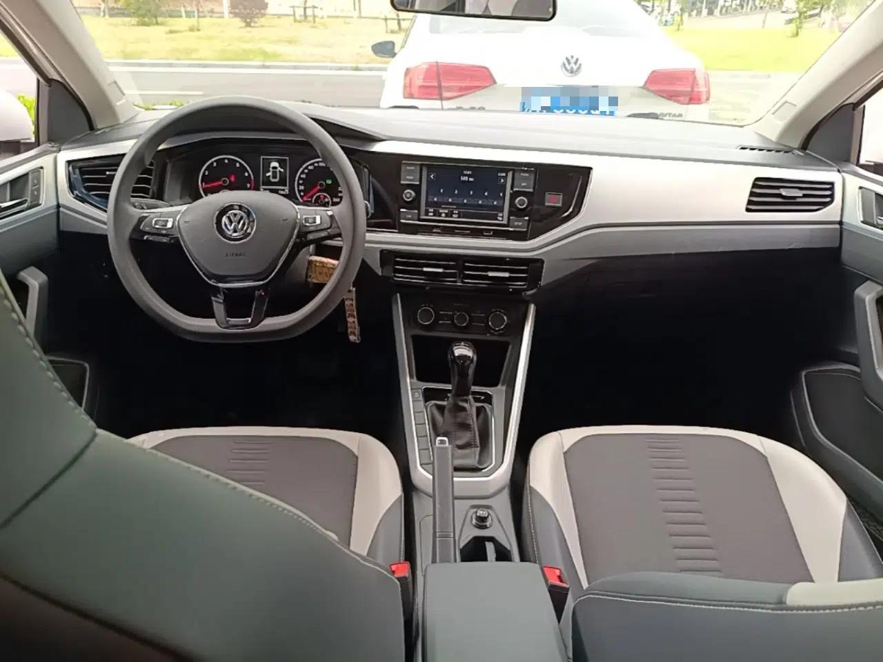 Volkswagen Polo 2019 Plus 1.5L Automatic Colorful Technology Edition — миниатюра 20