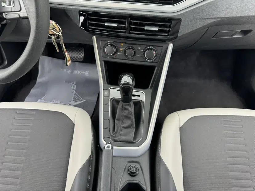 Volkswagen Polo 2019 Plus 1.5L Automatic Colorful Technology Edition — миниатюра 25