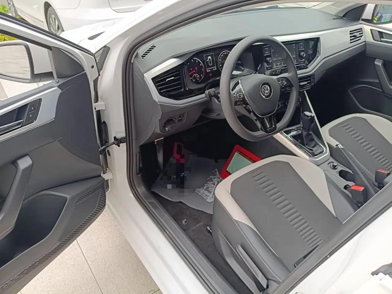 Volkswagen Polo 2019 Plus 1.5L Automatic Colorful Technology Edition — миниатюра 27