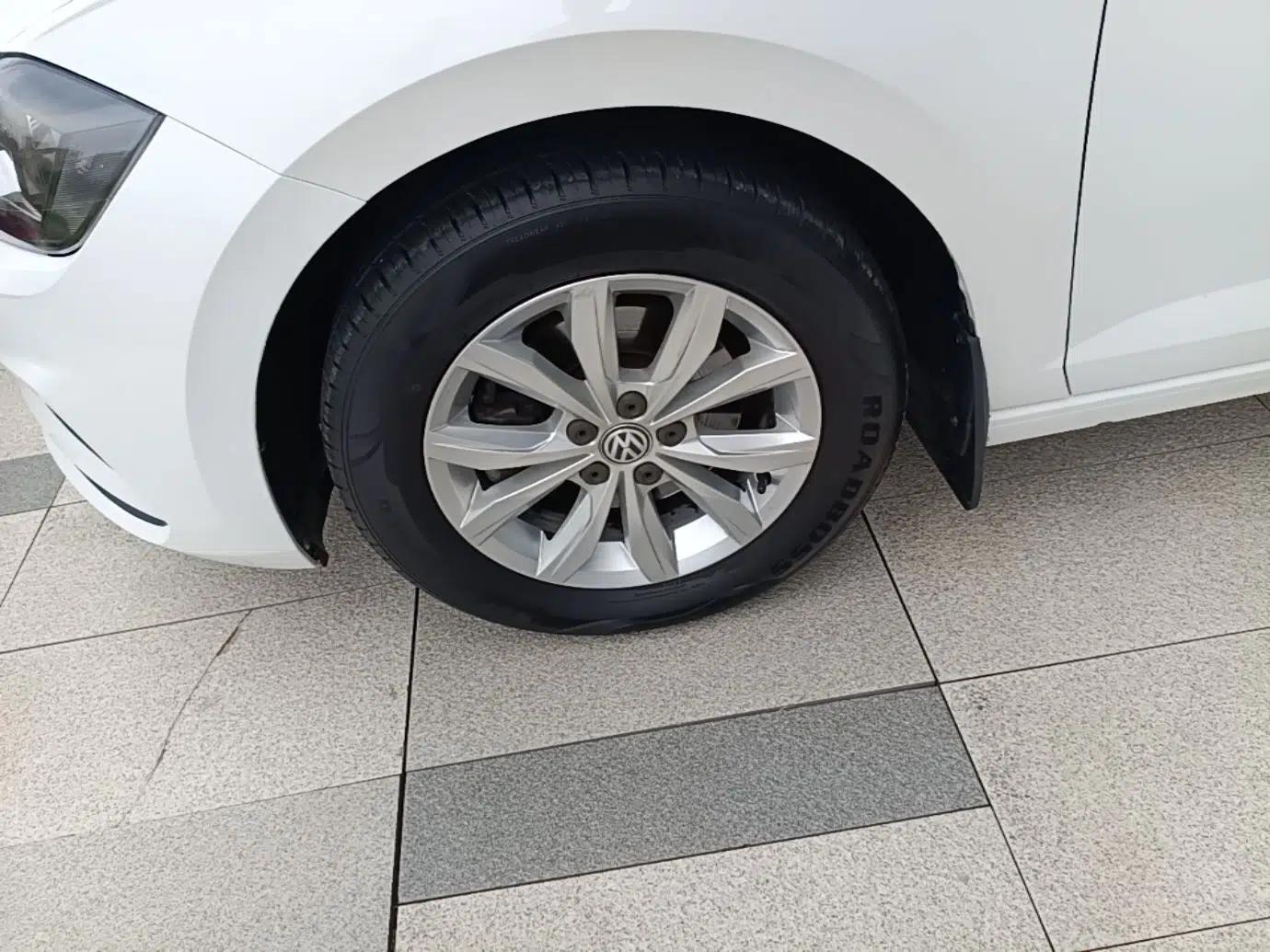 Volkswagen Polo 2019 Plus 1.5L Automatic Colorful Technology Edition — миниатюра 10