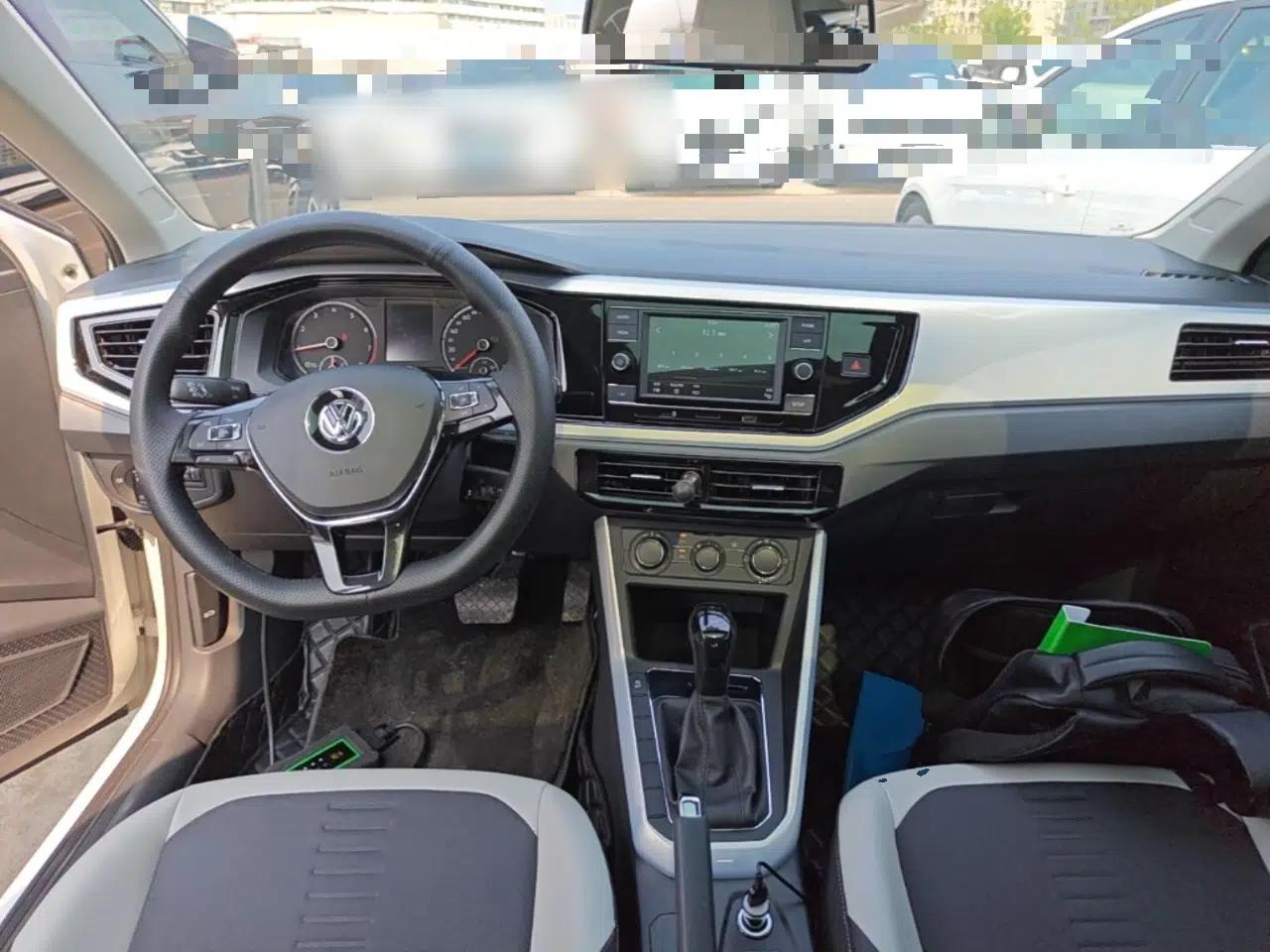 Volkswagen Polo 2019 Plus 1.5L Automatic Colorful Technology Edition — миниатюра 17
