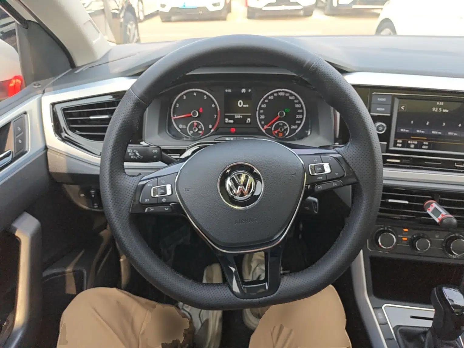 Volkswagen Polo 2019 Plus 1.5L Automatic Colorful Technology Edition — миниатюра 18