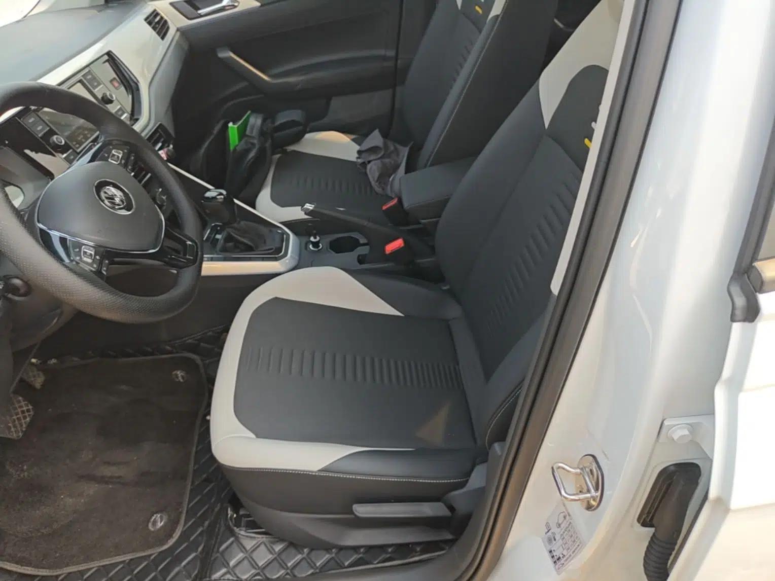 Volkswagen Polo 2019 Plus 1.5L Automatic Colorful Technology Edition — миниатюра 22