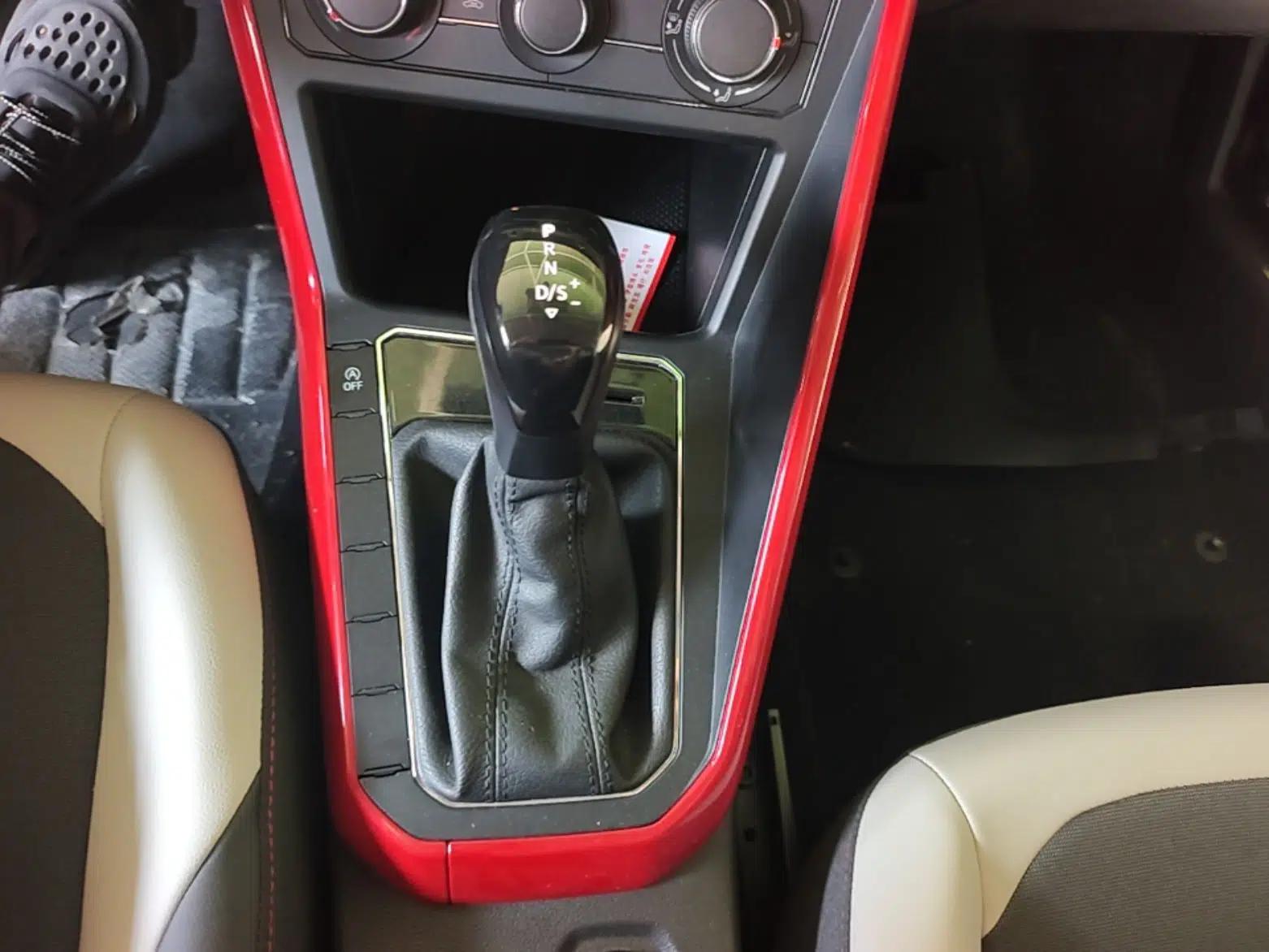 Volkswagen Polo 2019 Plus 1.5L Automatic Colorful Technology Edition — миниатюра 16
