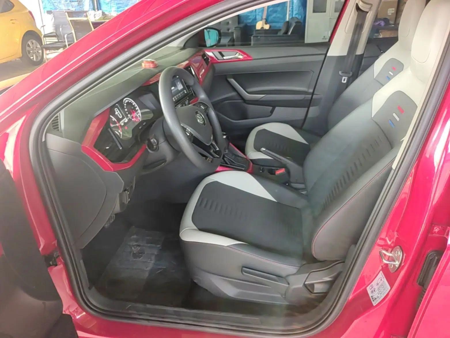 Volkswagen Polo 2019 Plus 1.5L Automatic Colorful Technology Edition — миниатюра 17