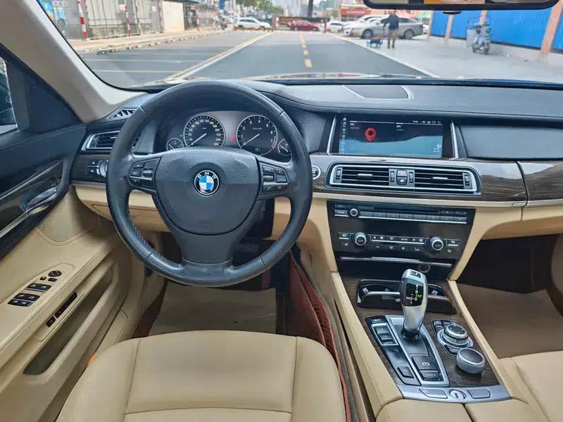2011 BMW 7 Series 730Li Elegant Edition — миниатюра 12