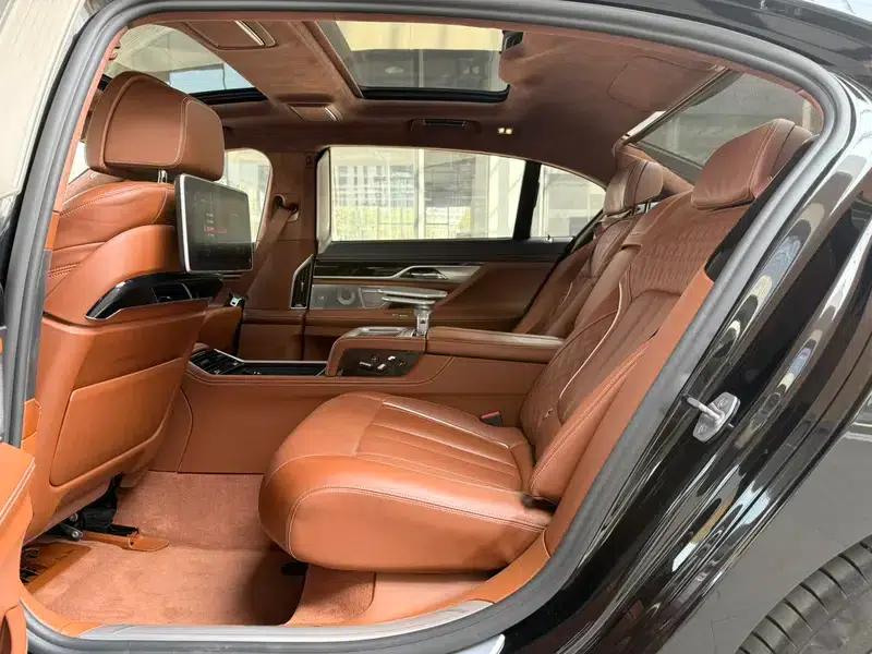 2017 BMW 7 Series M760Li xDrive — миниатюра 12