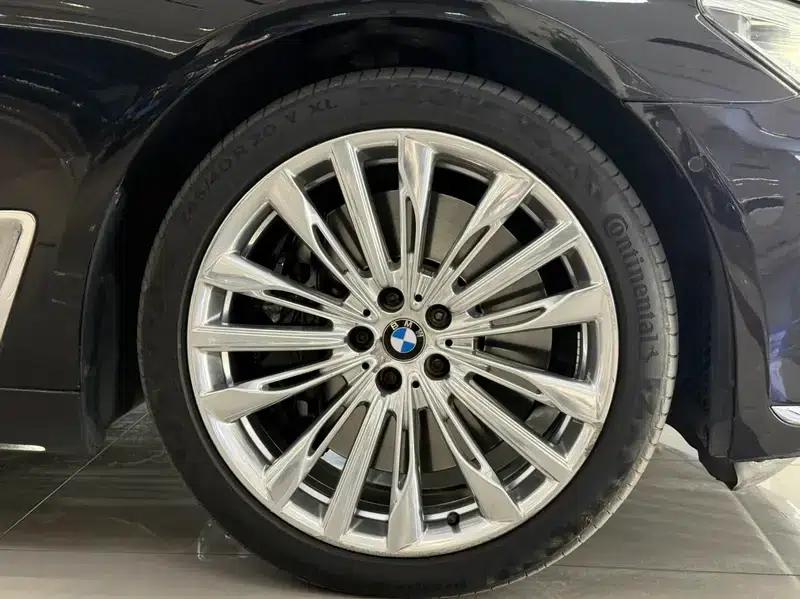 2017 BMW 7 Series M760Li xDrive — миниатюра 7