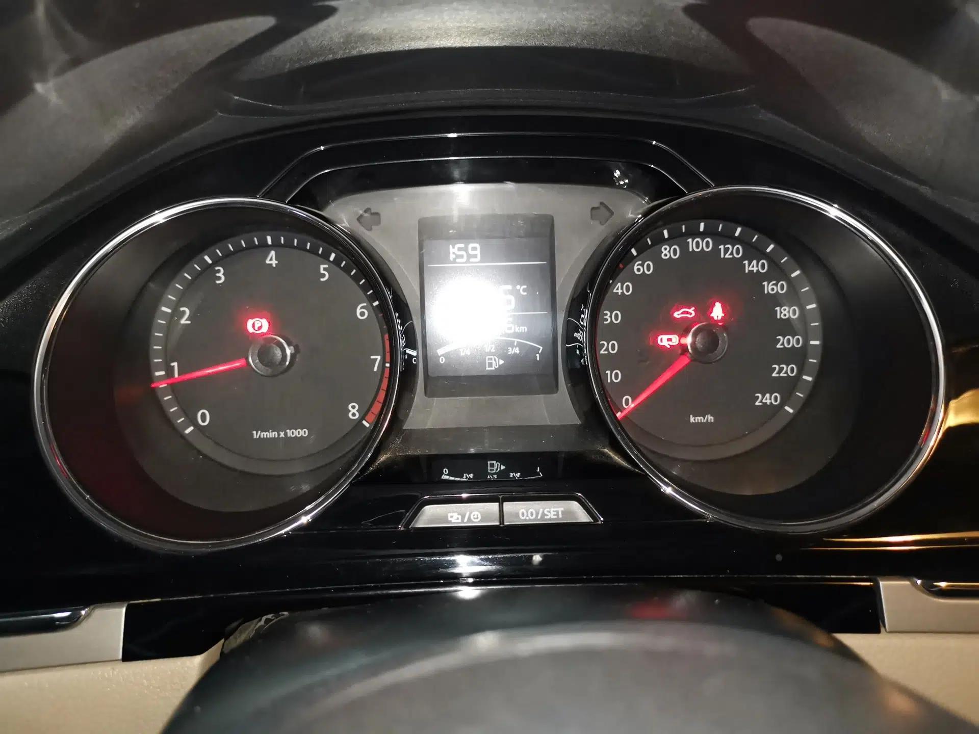 Volkswagen Bora 2013 1.6L Manual Comfort Model — миниатюра 11