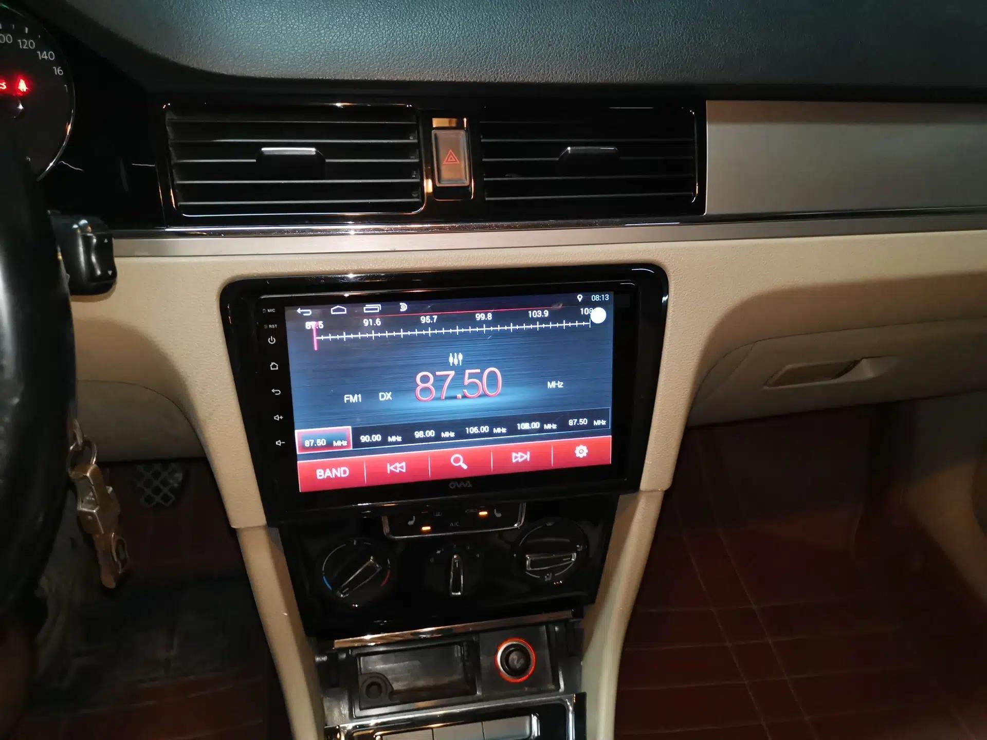 Volkswagen Bora 2013 1.6L Manual Comfort Model — миниатюра 13
