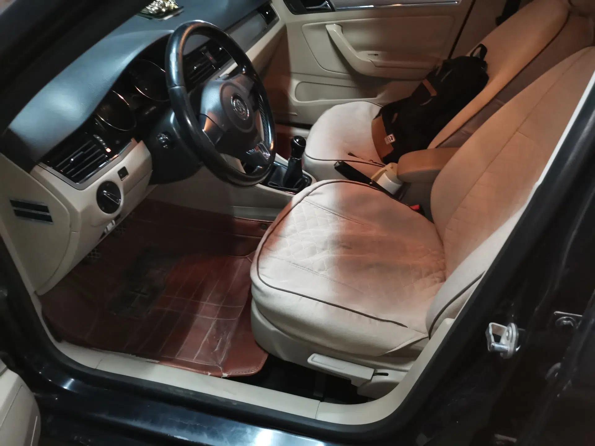 Volkswagen Bora 2013 1.6L Manual Comfort Model — миниатюра 15