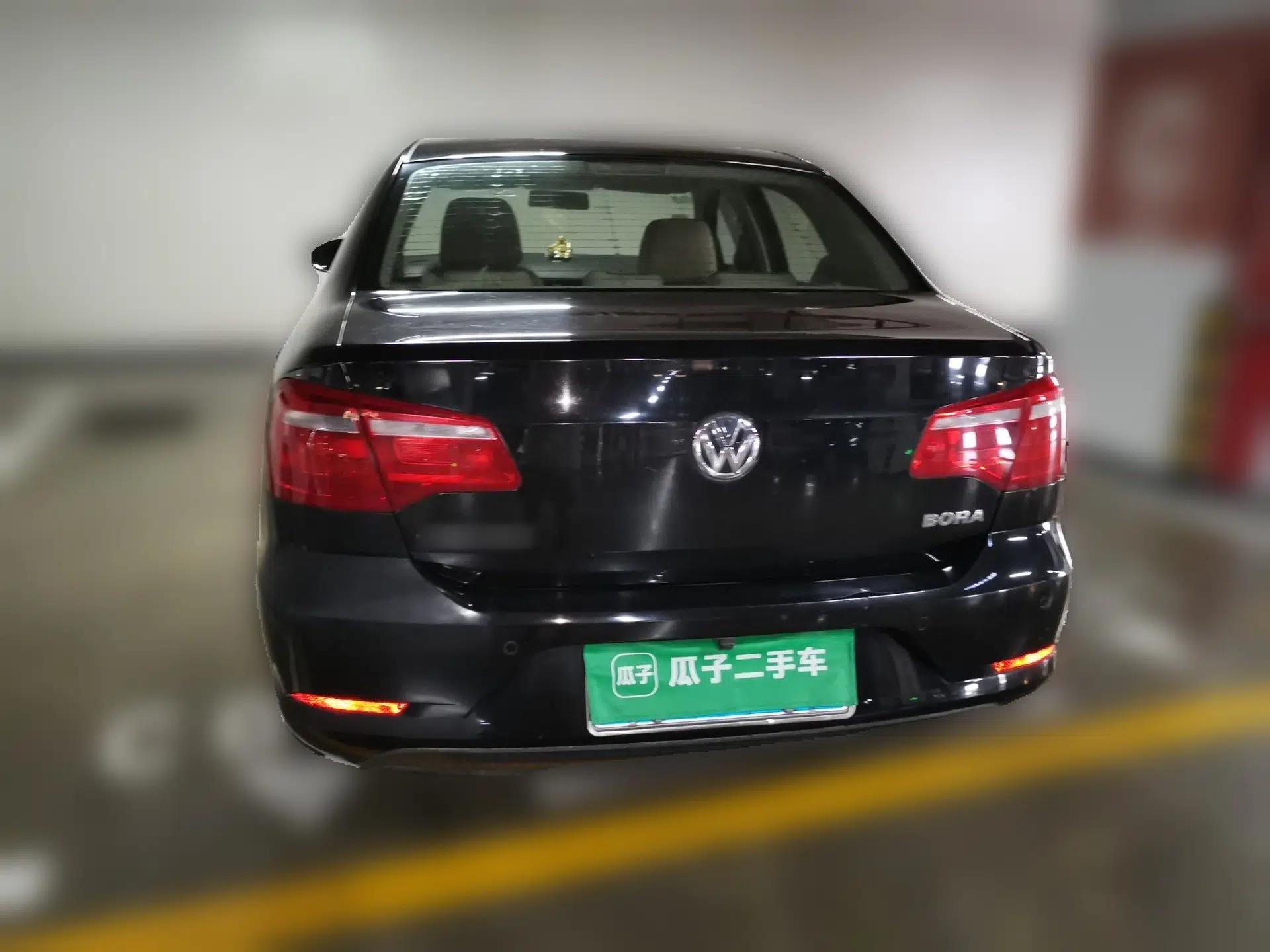 Volkswagen Bora 2013 1.6L Manual Comfort Model — миниатюра 5