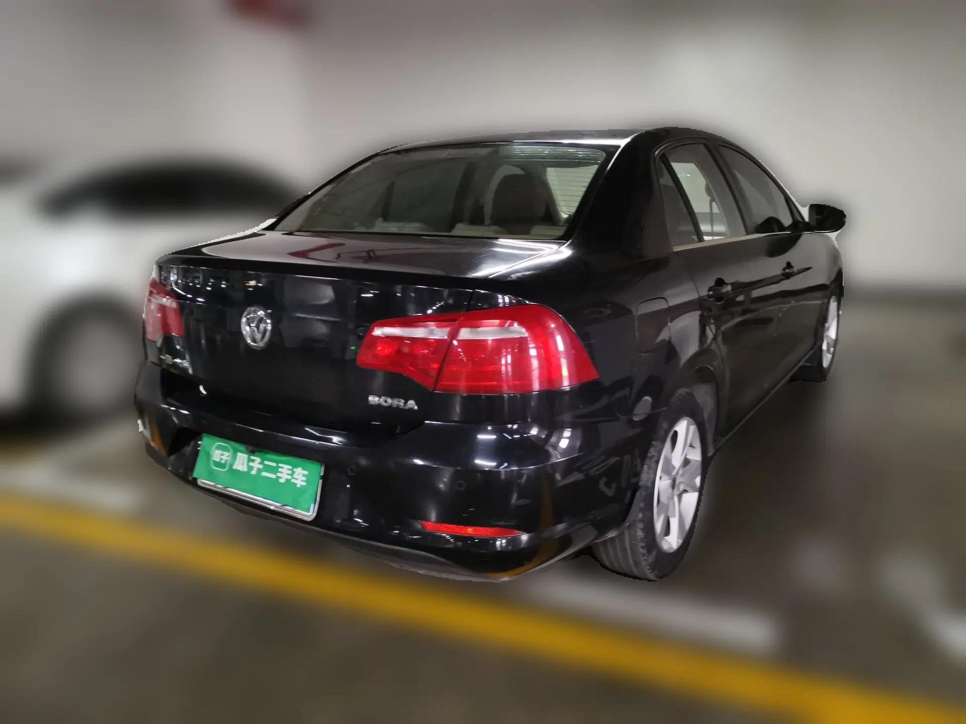 Volkswagen Bora 2013 1.6L Manual Comfort Model — миниатюра 6