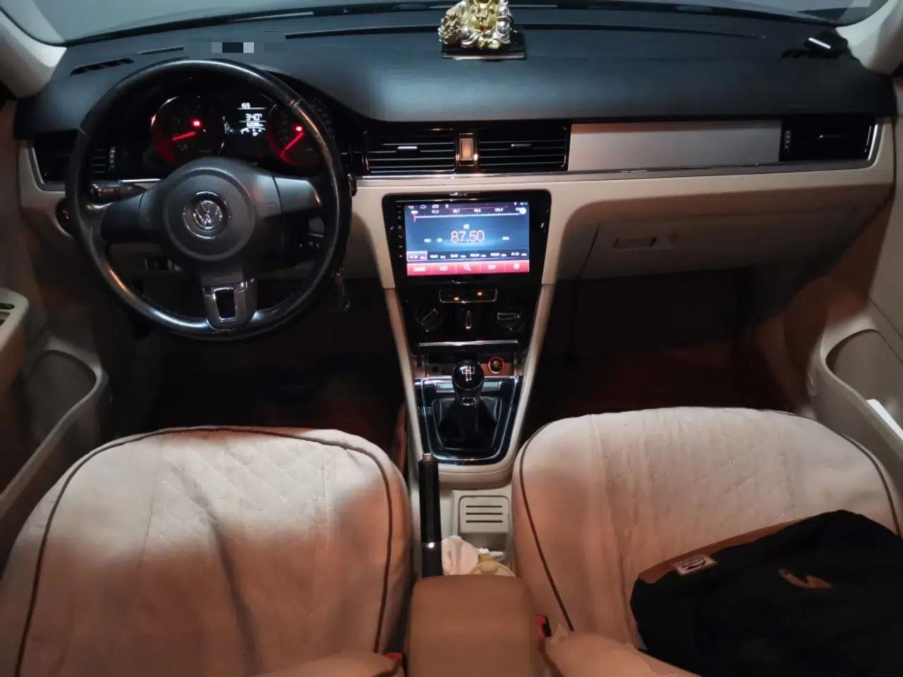 Volkswagen Bora 2013 1.6L Manual Comfort Model — миниатюра 9