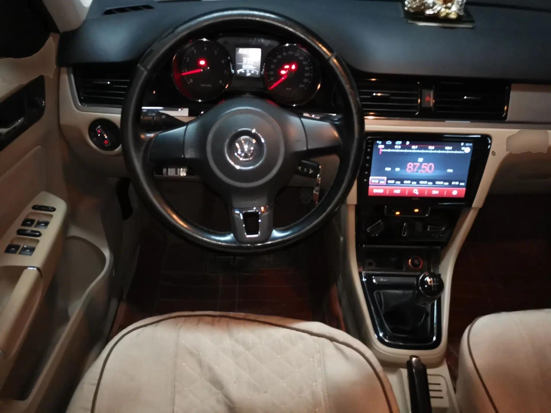 Volkswagen Bora 2013 1.6L Manual Comfort Model — миниатюра 10