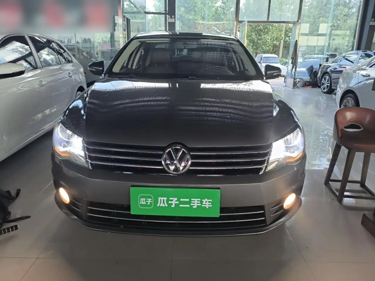 Volkswagen Bora 2014 1.6L Manual Comfort Model — миниатюра 2