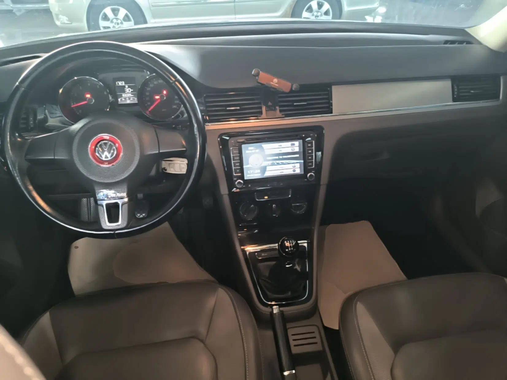 Volkswagen Bora 2014 1.6L Manual Comfort Model — миниатюра 12