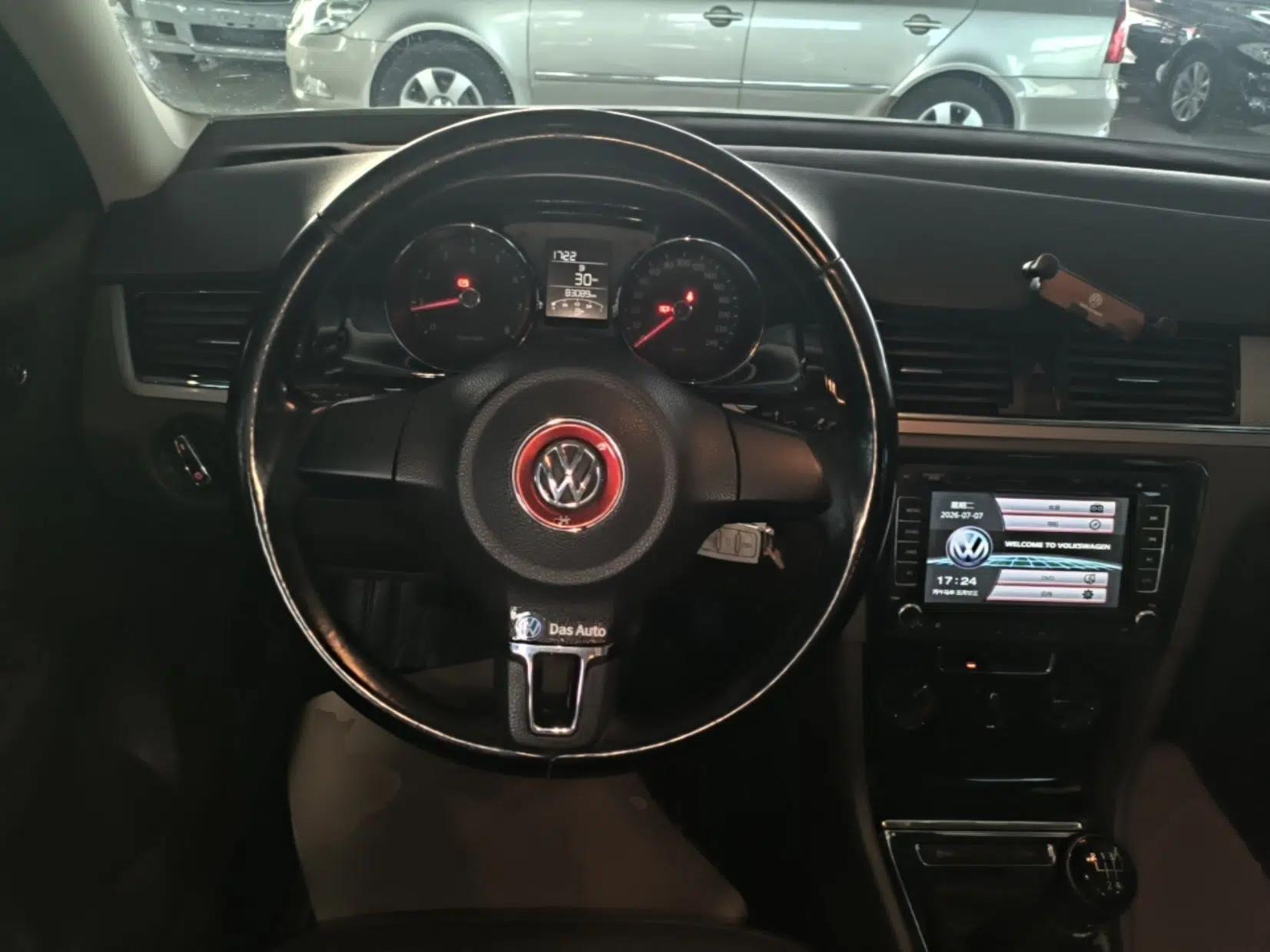 Volkswagen Bora 2014 1.6L Manual Comfort Model — миниатюра 13