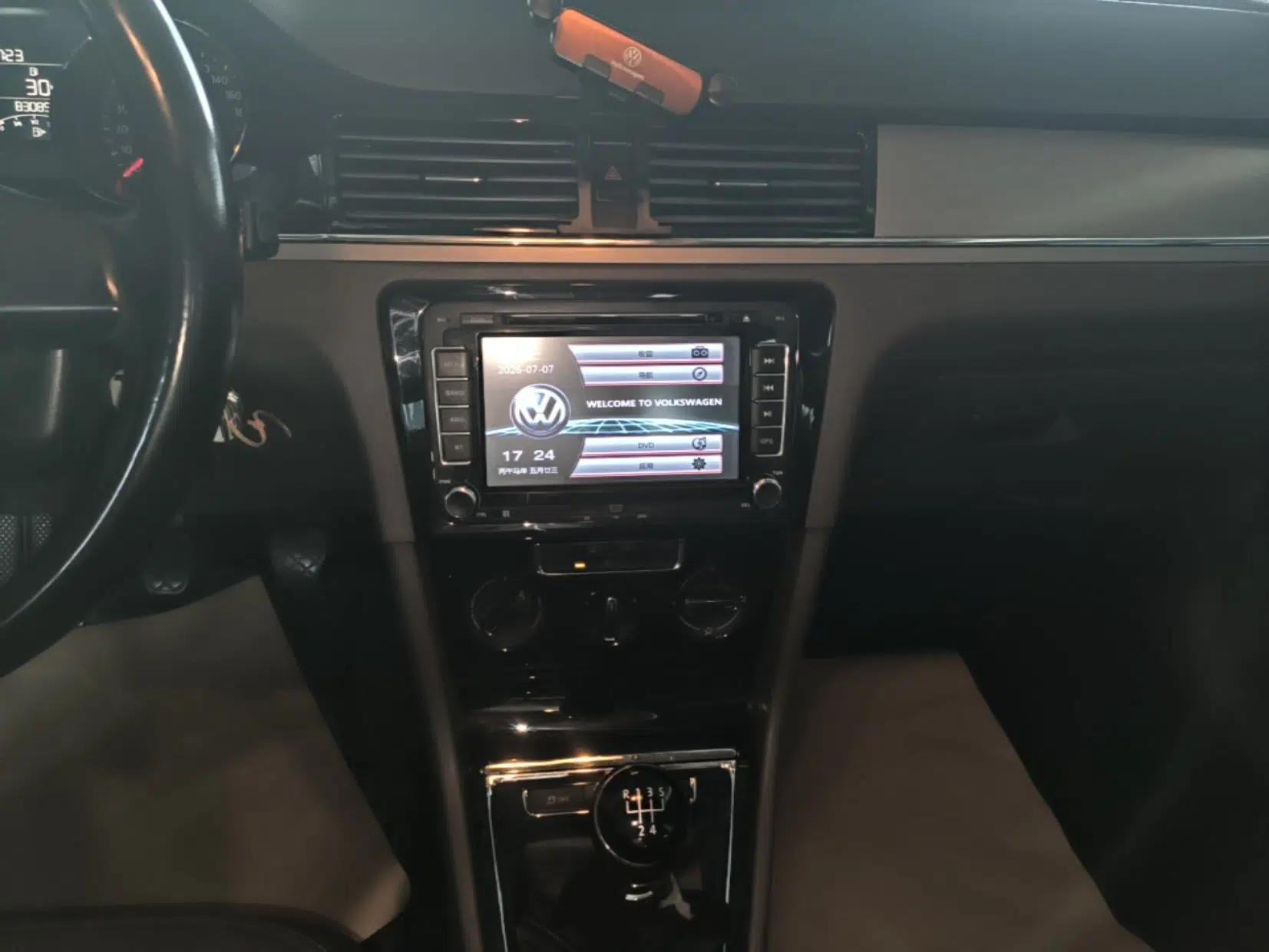 Volkswagen Bora 2014 1.6L Manual Comfort Model — миниатюра 15