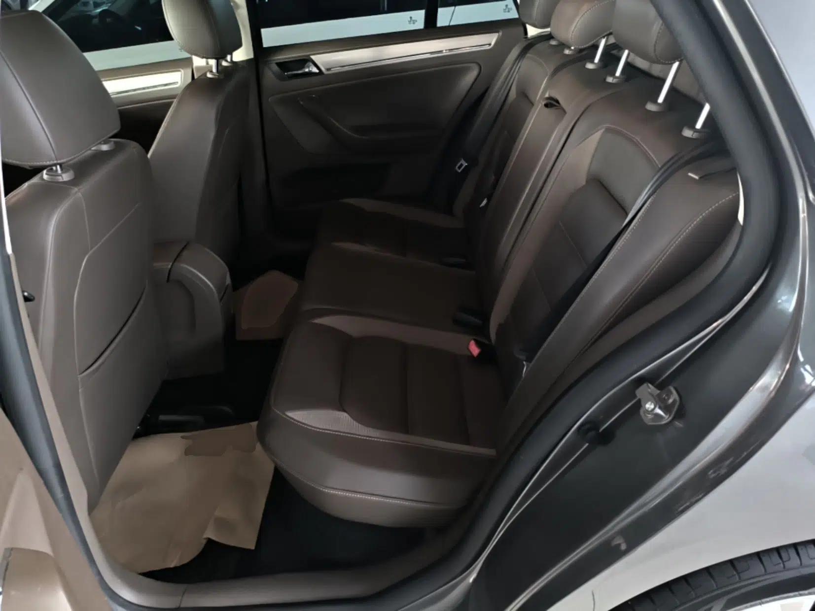 Volkswagen Bora 2014 1.6L Manual Comfort Model — миниатюра 20