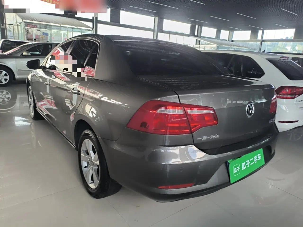 Volkswagen Bora 2014 1.6L Manual Comfort Model — миниатюра 4